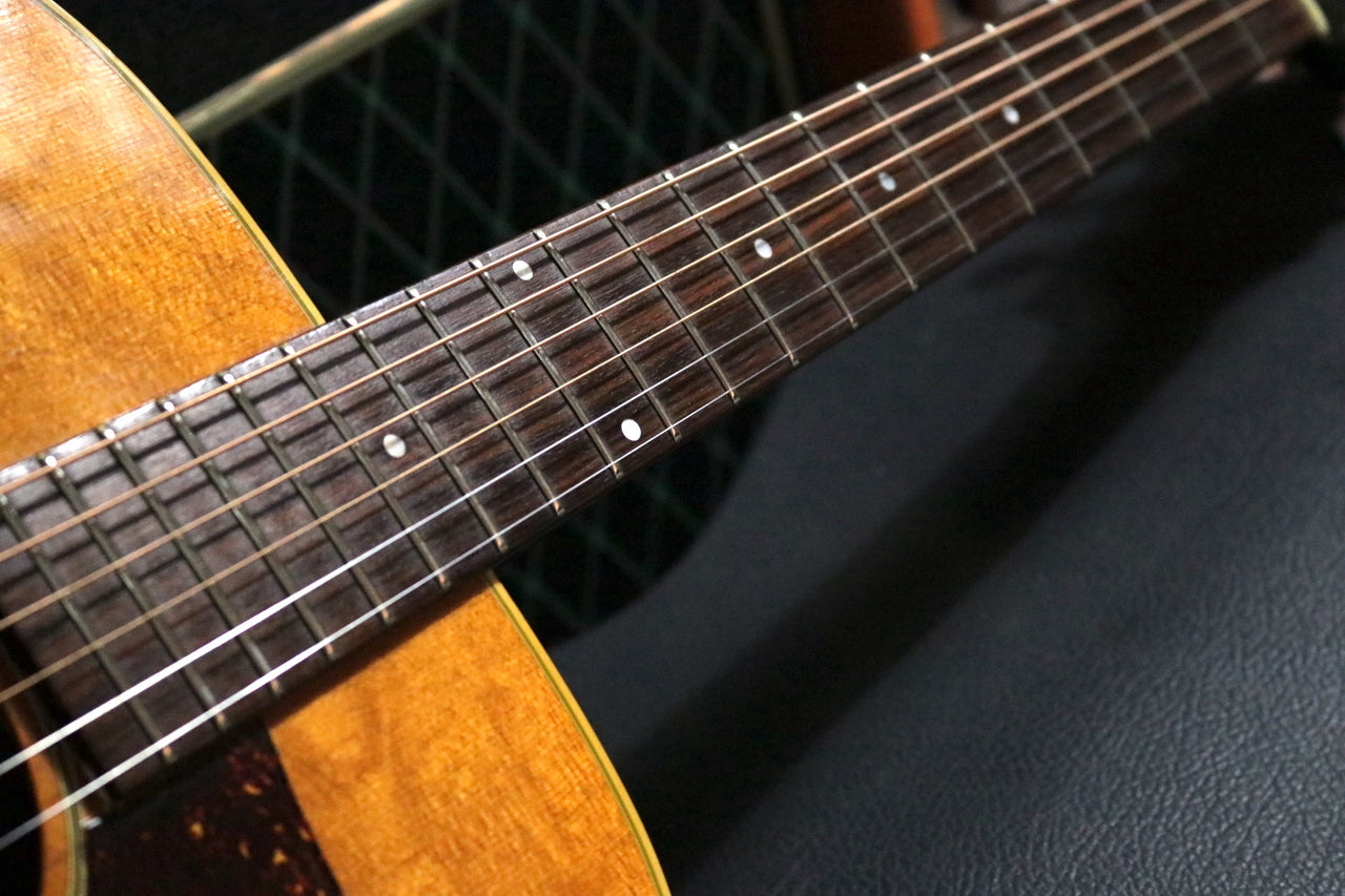 GUILD D-40 NT 1977