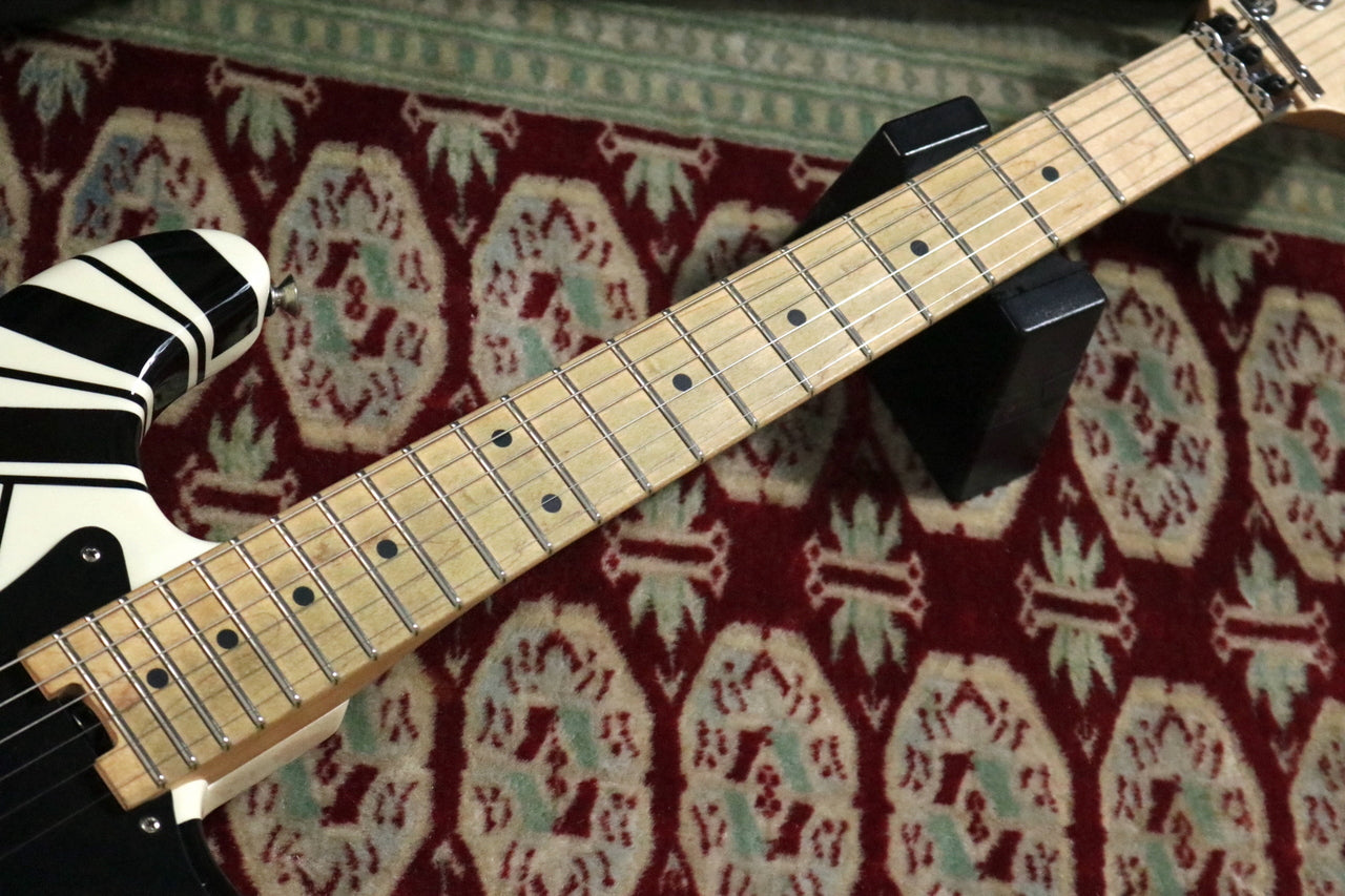 EVH St Repe d Series White Whith Back St Repes 2022