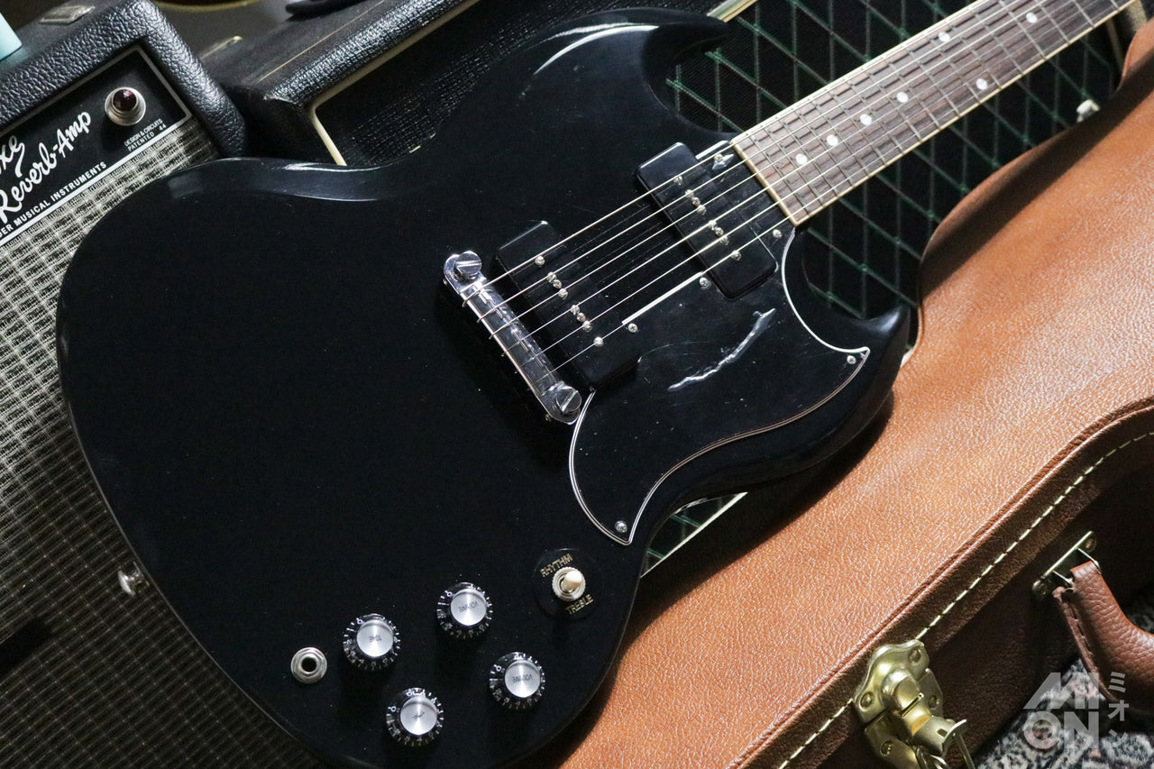 Gibson SG Speshia l Ebony 2021 lol/ Monty’s Ewyan P90 Set