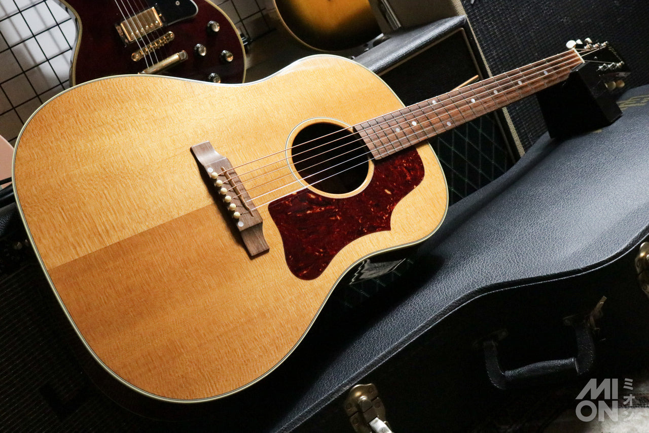 Gibson J-50 2006