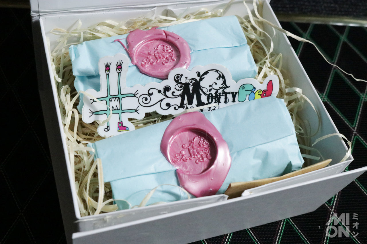 Monty's Guitars Original PAF Humbucker Pickups Gold 2C Set