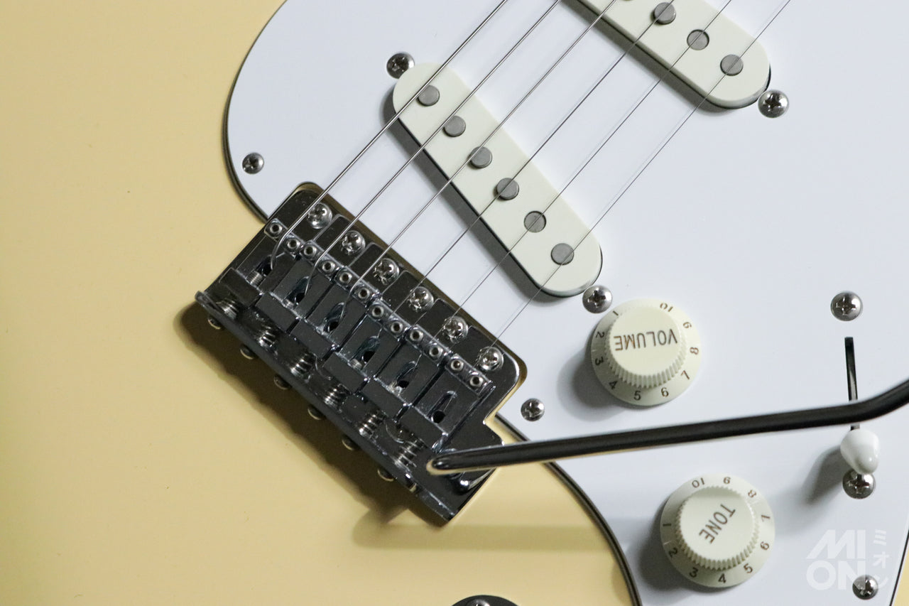 Fender Japan Exclusive Classic 70s Stratocaster Vintage White 2015