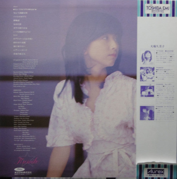 ガラス窓の少女