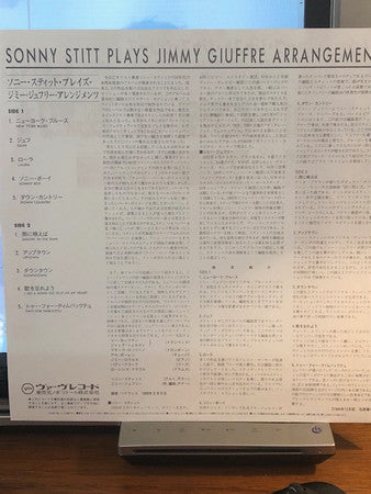 Plays Jimmy Giuffre Arrangements