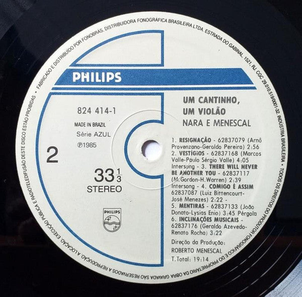 Um Cantinho, Um Violão