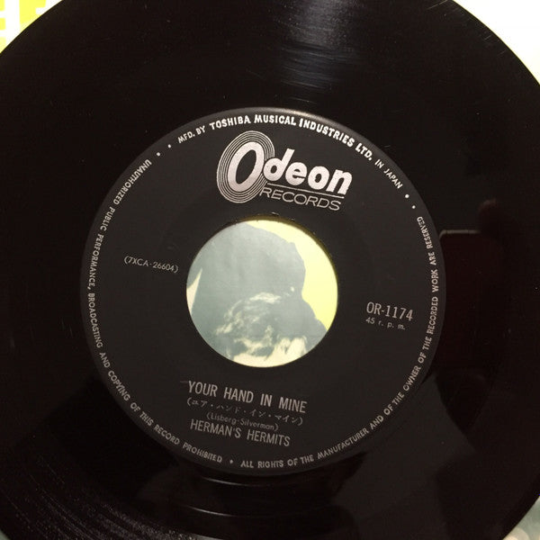 朝からゴキゲン = I'm Into Something Good / ユア・ハンド・イン・マイン = Your Hand In Mine