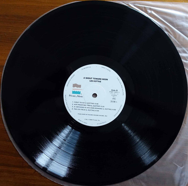 A Shout Toward Noon = 月に吠える