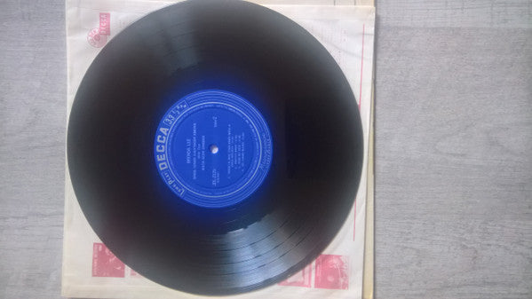 Sings Songs Everybody Knows