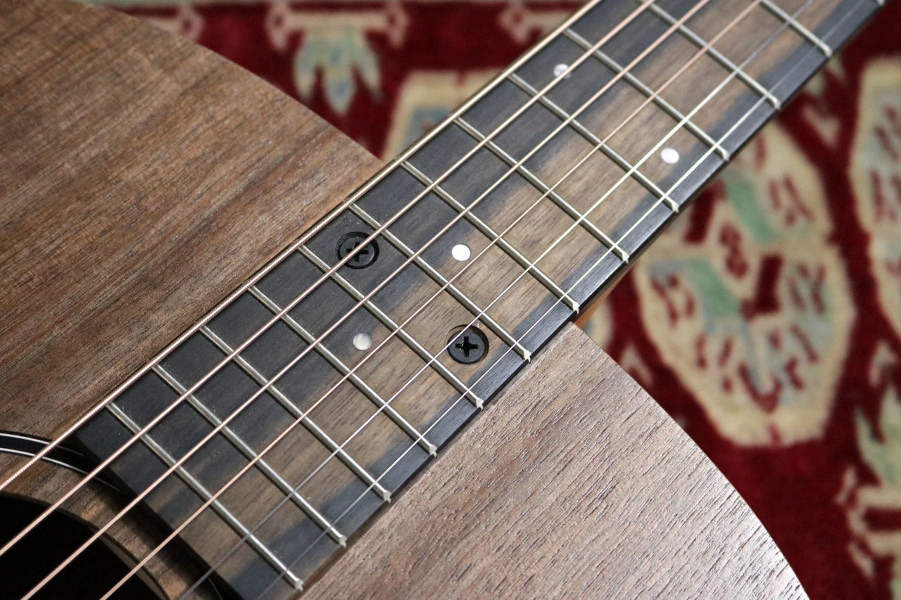 Taylor BBT (Big Baby Taylor) Walnut [Taylor certified repairman worker]