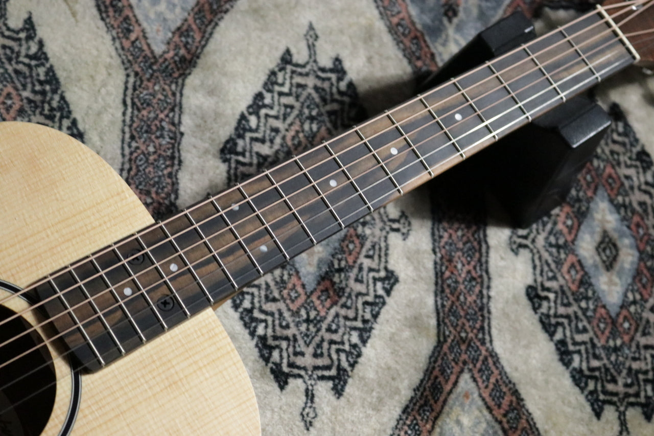 Taylor [Test-play video included] BT1e (Baby Taylor-e Walnut) [Taylor-approved repairman worker]