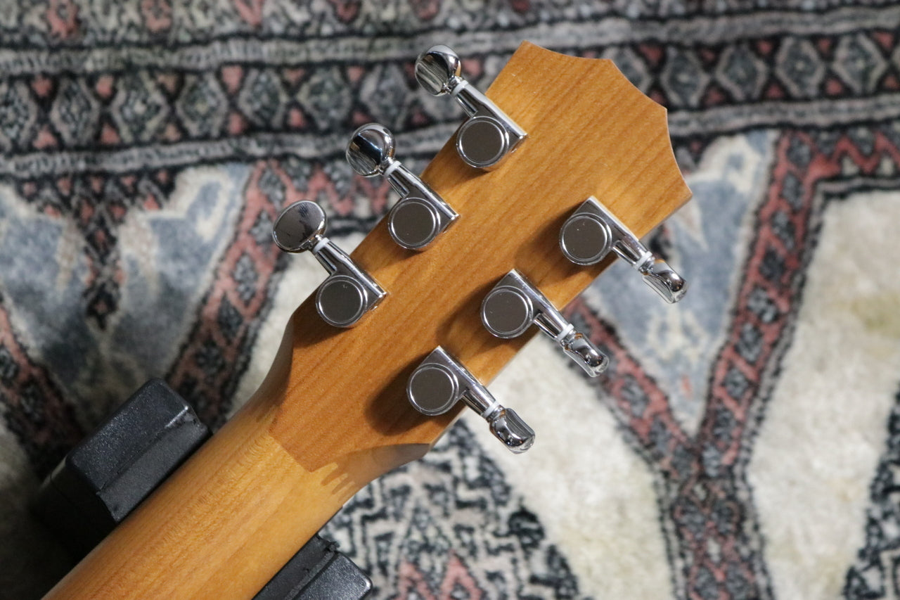 Taylor [Test-play video included] BT1e (Baby Taylor-e Walnut) [Taylor-approved repairman worker]