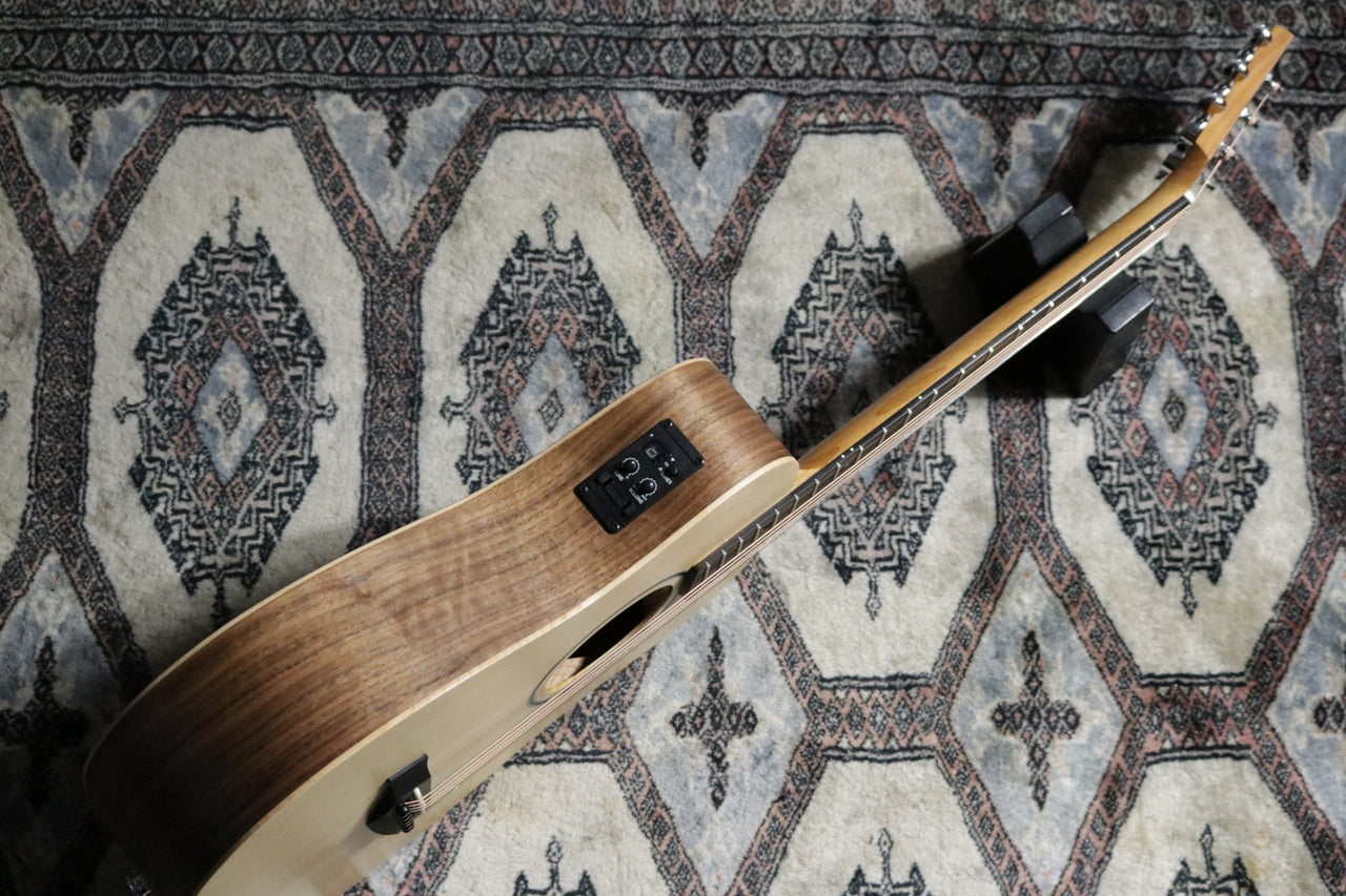 Taylor [Test-play video included] BT1e (Baby Taylor-e Walnut) [Taylor-approved repairman worker]