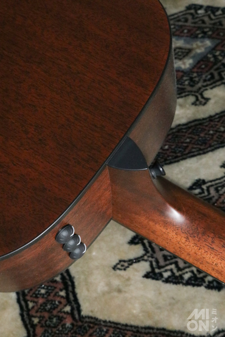 Taylor [Tested video included] 322e Mahogany V-Class [Taylor certified repairman worker]