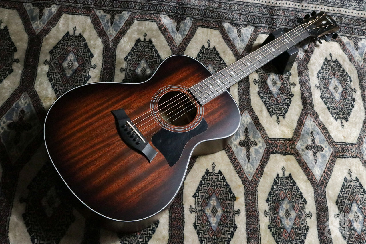 Taylor [Tested video included] 322e Mahogany V-Class [Taylor certified repairman worker]