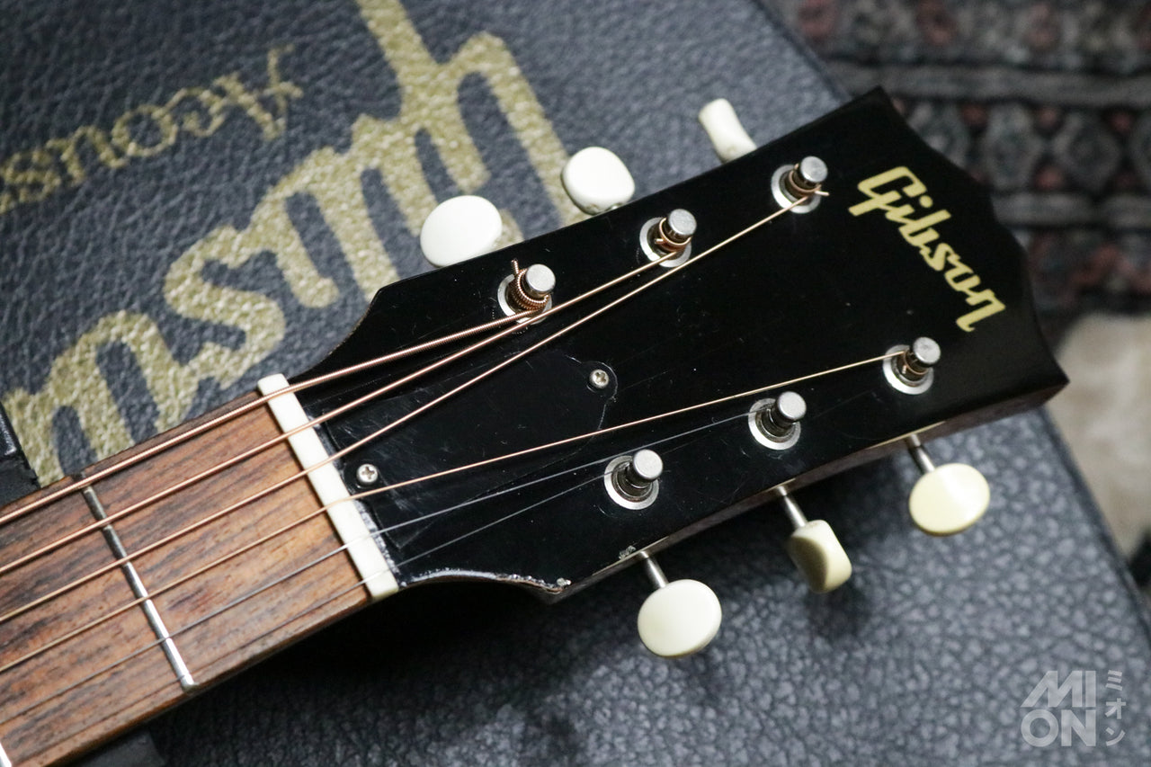Gibson J-50 2006