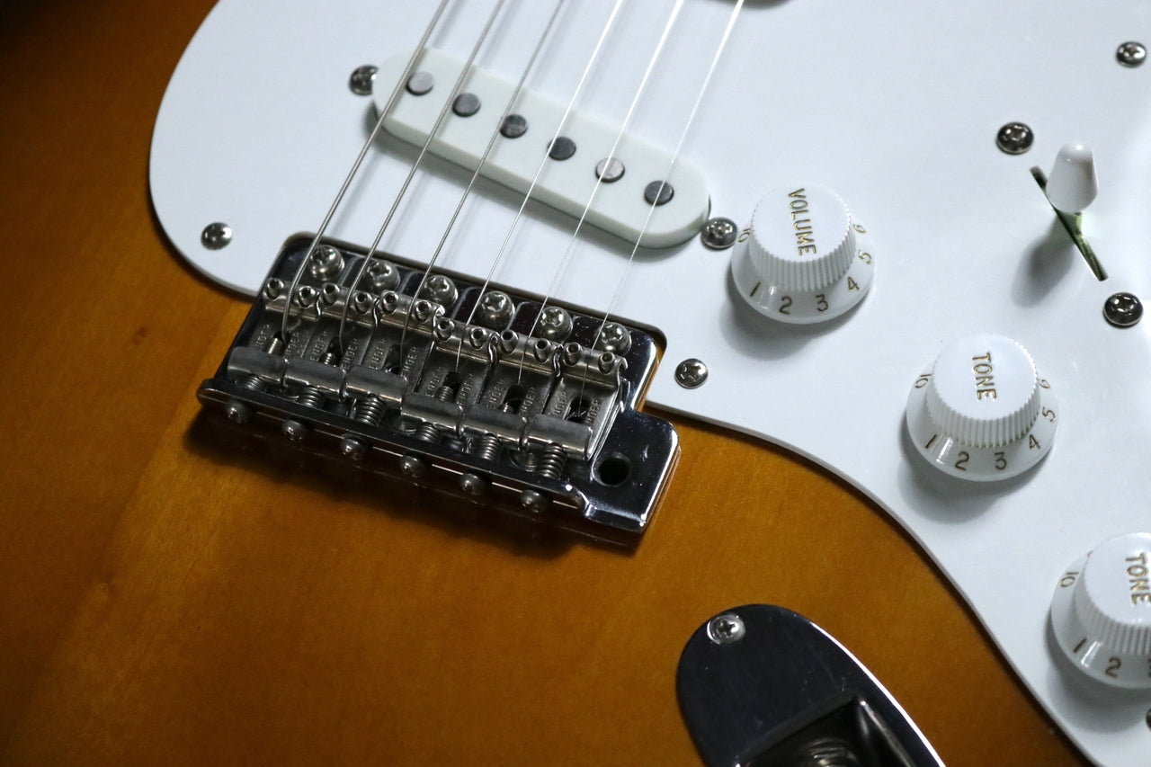 Fender Japan Stratocaster Sunburst w/ Monty's Guitars Retro Wind Stratocaster Pickups Set