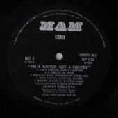 I'm A Writer, Not A Fighter = アイム・ア・ライター（1本のペンがあれば）