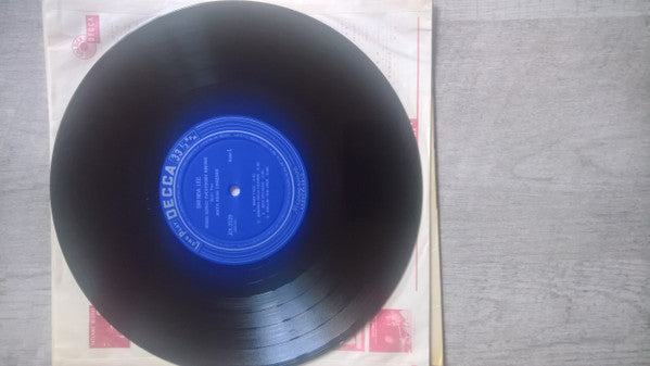 Sings Songs Everybody Knows